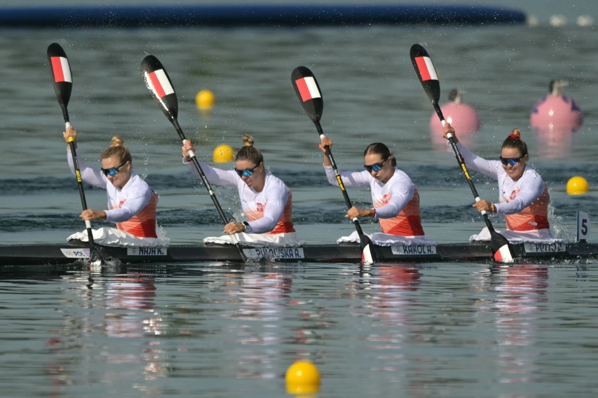 Kajakarki Karolina Naja, Anna Puławska, Adrianna Kąkol i Dominika Putto zajęły czwarte miejsce w K4 500 m. Do podium zabrakło im 0,24 s. Wygrały reprezentantki Nowej Zelandii. Biało-Czerwone trzy lata temu w Tokio były trzecie. 
