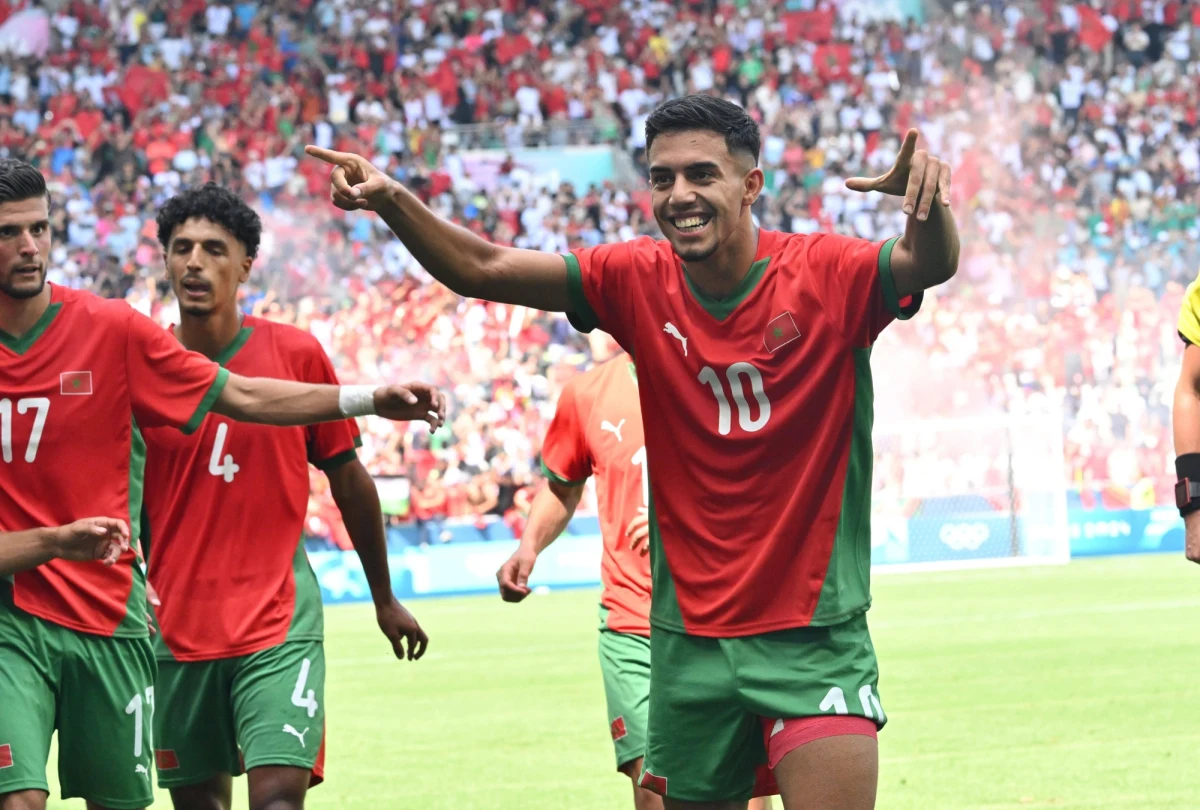 Piłkarze Maroka wygrali z Egiptem 6:0 (2:0) w meczu o trzecie miejsce turnieju olimpijskiego rozegranym w Nantes. Dwie bramki zdobył Soufiane Rahimi, a po jednej Abde Ezzalzouli, Bilal El Khannouss, Akram Nakach i Achraf Hakimi.