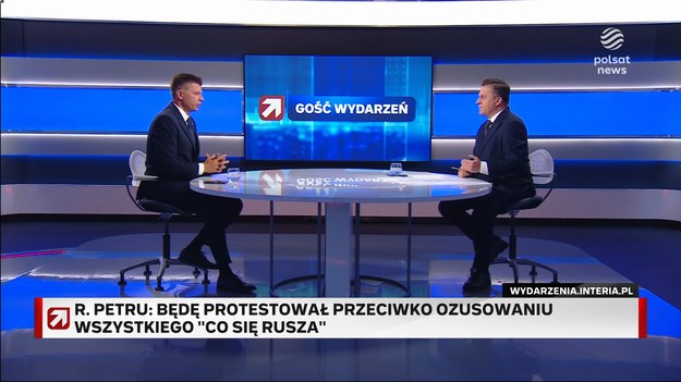 Ryszard Petru zabrał głos w sprawie zapatrywań rządu na kwestię podwyższenia wieku emerytalnego. Poseł stwierdził, że jest zwolennikiem zachęcania do dłuższej pracy. - Jestem za taką propozycją, że za każdy rok pracy dostaje się wyższą emeryturę - powiedział. Członek Polski 2050 jasno zadeklarował, że za kadencji rządu koalicji KO, Trzeciej Drogi i Lewicy, wiek ustawowy nie będzie podwyższony. - Jestem przeciwko podwyższaniu wieku emerytalnego formalnie przez zmiany wieku ustawowego. Jestem za tym, żeby ludziom dopłacać, żeby dłużej pracowali - orzekł. - Nie ma mowy w tej kadencji, żeby doszło do podwyższenia wieku emerytalnego - dodał poseł.