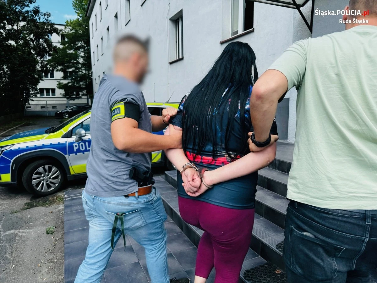 Ponad 2 promile alkoholu miała w organizmie kobieta podejrzewana o zabicie swojego partnera - poinformowali w piątek policjanci z Rudy Śląskiej. Do zbrodni doszło w czasie alkoholowej libacji. Kobieta została aresztowana na trzy miesiące. Grozi jej dożywocie.