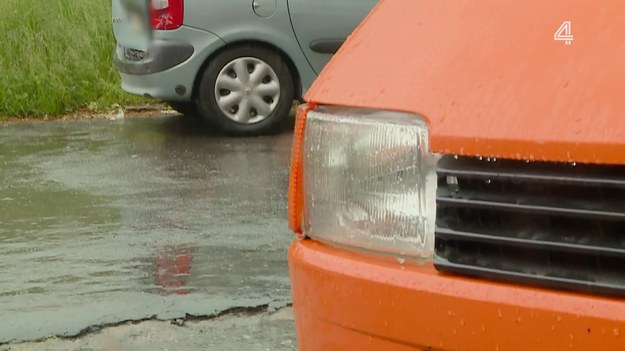 Kierowca Volkswagena najechał na tył samochodu osobowego marki Citroen. Niestety gapiostwo i brak ABS-u poskutkował trudnością w wyhamowaniu na czas. 

(Fragment programu "Stop drogówka").
