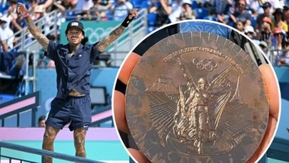 Medal z Wieży Eiffla traci kolor? Szokujące zdjęcia Nyjaha Hustona