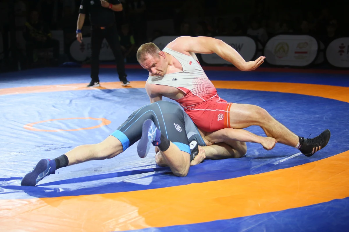 Zapaśnik Robert Baran w stylu wolnym nie zdołał awansować do półfinału kat. 125 kg turnieju olimpijskiego w Paryżu. Polak przegrał 2:9 z Gruzinem Geno Petriaszwilim, ale zachował szansę na występ w repasażu.