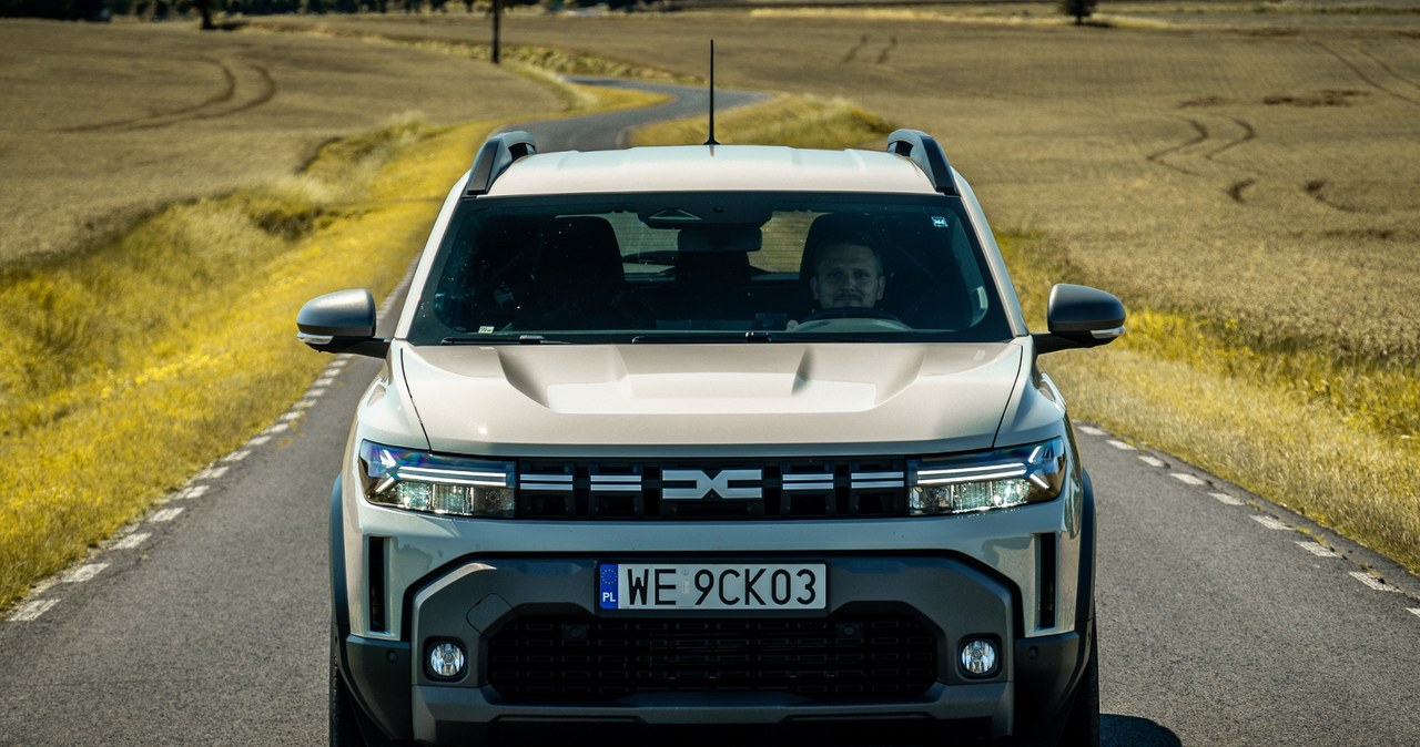 Premiera, nowej, Dacii, Duster, odbiła, głośnym, echem, Polsce, Chociaż, sprzedaż, trzeciej, generacji, rumuńskiego, hitu, ruszy Najlepsze nowe auto? Hybrydowa Dacia Duster nie ma konkurencji