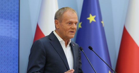 "Układ zamknięty budowany od 2016 roku" - m.in. tymi słowami Donald Tusk rozpoczął piątkową konferencję prasową, podczas której mówił o rozliczaniu rządów Prawa i Sprawiedliwości. W trakcie spotkania z dziennikarzami szefowie trzech ministerstw - MSWiA, MS i MF - podpisali międzyresortowe porozumienie dotyczące skoordynowania działań podległych im służb. Chodzi w nim o rozliczenie poprzednich rządów.