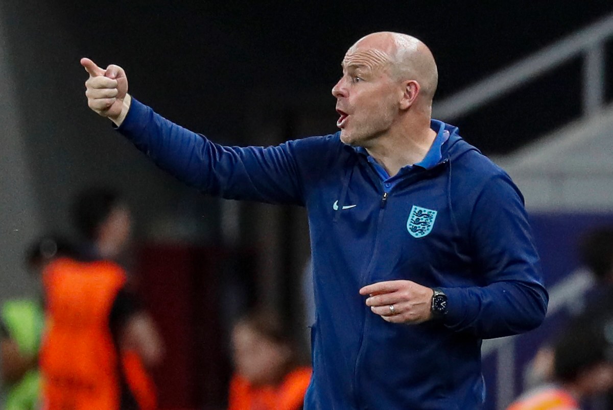 Lee Carsley, selekcjoner angielskiej młodzieżówki, tymczasowo poprowadzi pierwszą reprezentację Anglii. Tamtejsza federacja wciąż nie wybrała nowego selekcjonera po dymisji Garetha Southgate'a.