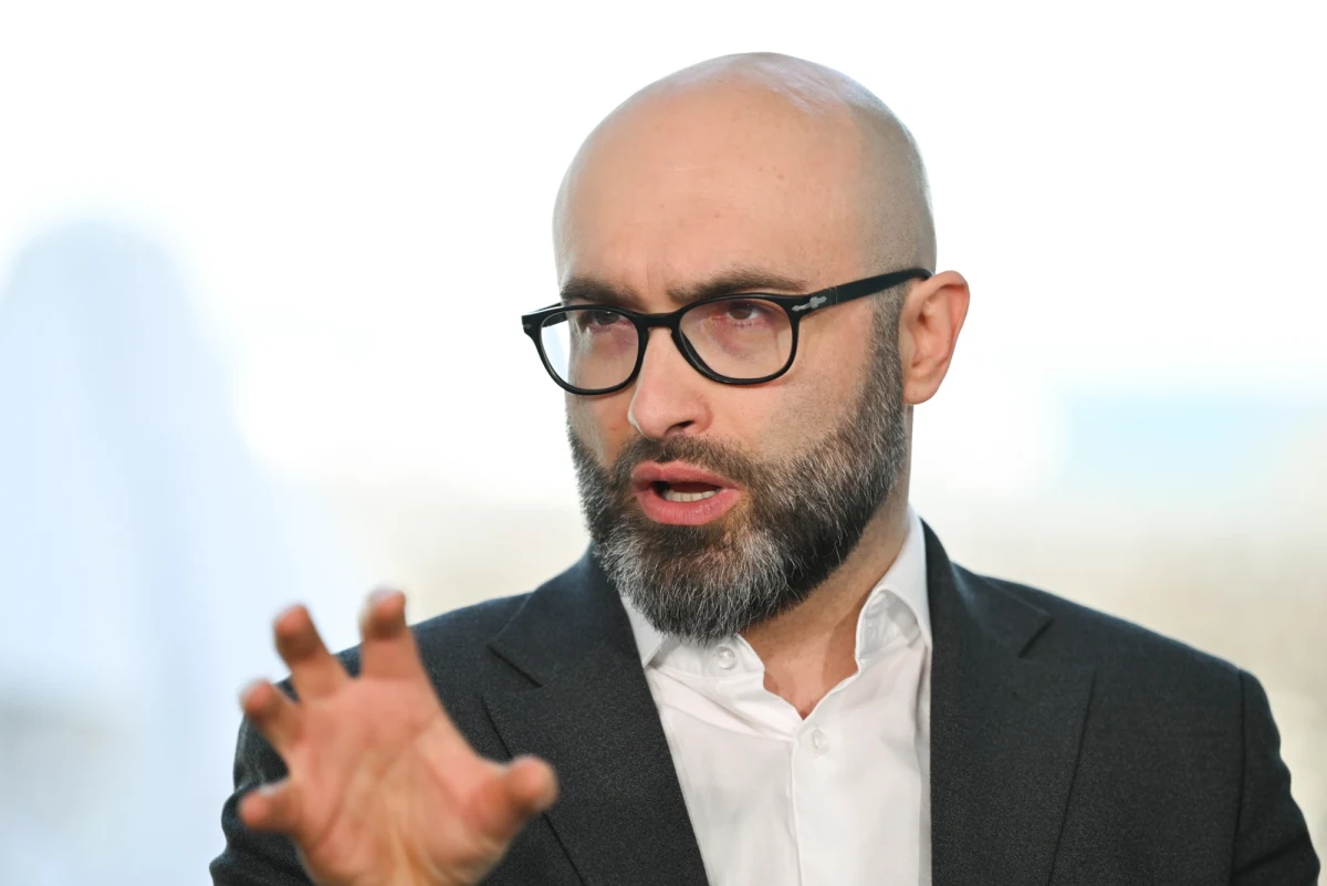 Michał Kotański pozostaje na stanowisku dyrektora Teatru im. Stefana Żeromskiego w Kielcach. Decyzja zapadła po serii spotkań z zarządem województwa i radnymi sejmiku. Strony doszły do porozumienia i zobowiązały się do współpracy w celu zakończenia remontu zabytkowej siedziby teatru.