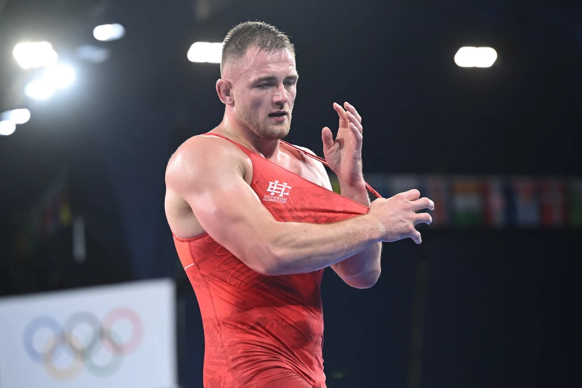 Zapaśnik w stylu wolnym Robert Baran, który w ćwierćfinale olimpijskiej rywalizacji w Paryżu w kategorii 125 kg przegrał z Gruzinem Geno Petriaszwilim, wystąpi w sobotę w repesażu. To oznacza, że jeśli wygra tego dnia obie swoje walki, zdobędzie brązowy medal.