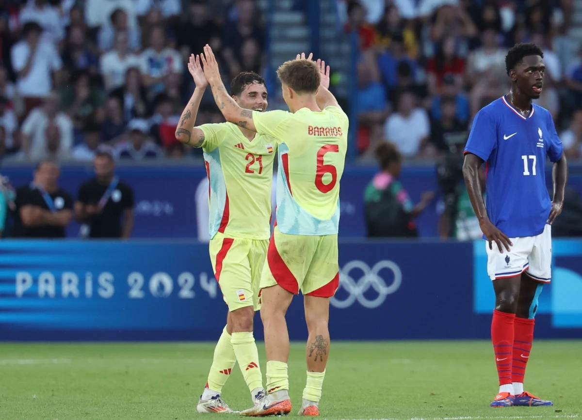 Hiszpanie triumfowali w piłkarskim turnieju olimpijskim. W emocjonującym finale na Parc des Princes w Paryżu pokonali po dogrywce Francuzów 5:3, a bohaterem okazał się Sergio Camello, zdobywca obu bramek od stanu 3:3. Dzień wcześniej brąz wywalczyli Marokańczycy.