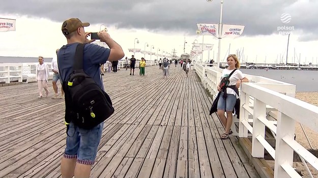 Słońce, plaża, piasek wszędzie, jak co roku Bałtyk kusi turystów. Tylko czy w takim samym stopniu? Półmetek wakacji za nami, a o obłożeniu i cenach dla ''Wydarzeń'' opowiada Anna Gonia-Kuc.