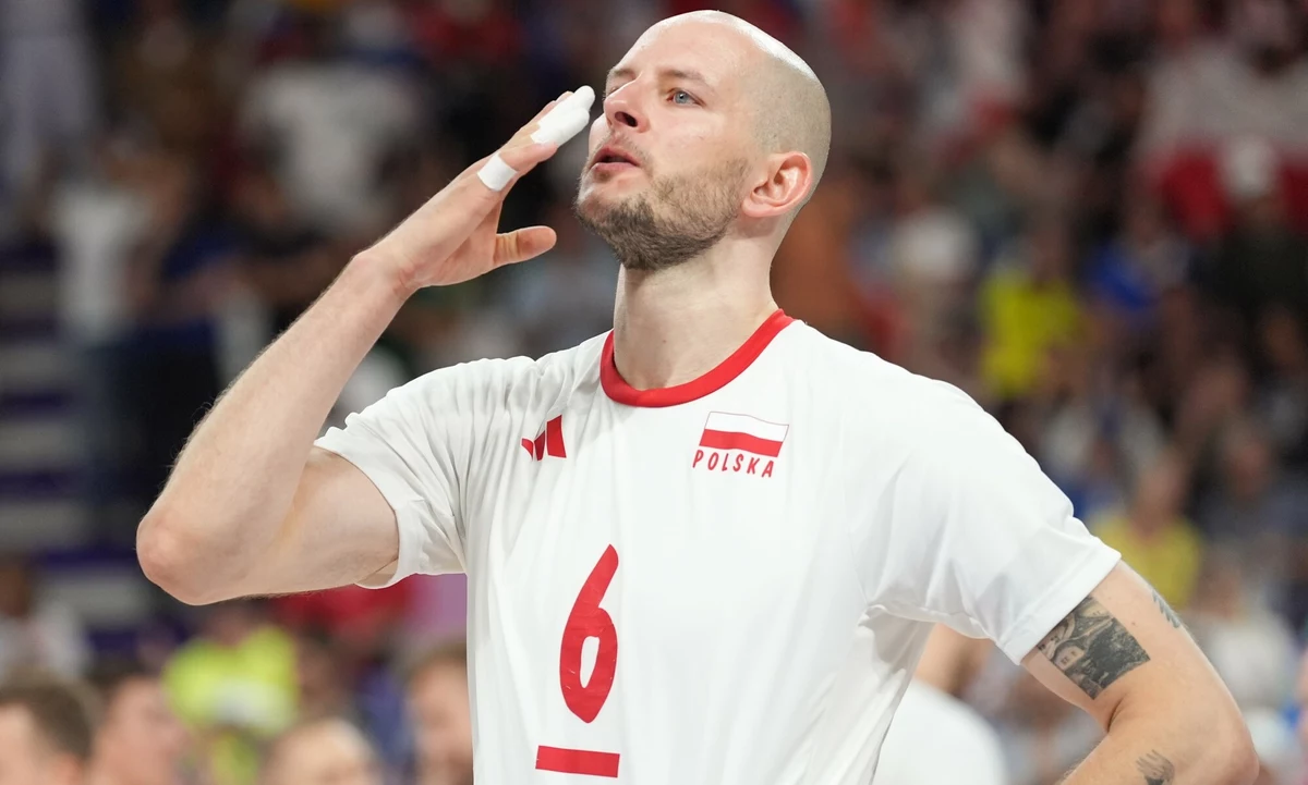 Chociaż polscy siatkarze schodzili dzisiaj z boiska pokonani, smutek dość szybko ustępował wzruszeniu. To pierwszy polski medal w siatkówce od 48 lat! Bartosz Kurek, kapitan srebrnej reprezentacji z Paryża wierzy, że dzisiejszy finał i medal są zwieńczeniem wysiłków wszystkich polskich siatkarzy. Kurek, który sam przebył w biało-czerwonych barwach długą drogę, próbował powstrzymać się od łez. Nie wyszło.