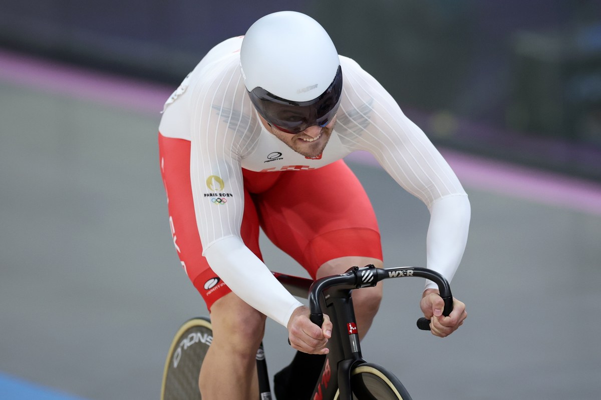 ​Kolarz torowy Mateusz Rudyk zajął drugie miejsce w wyścigu pierwszej rundy rywalizacji w keirinie igrzysk olimpijskich w Paryżu i awansował bezpośrednio do ćwierćfinału.
