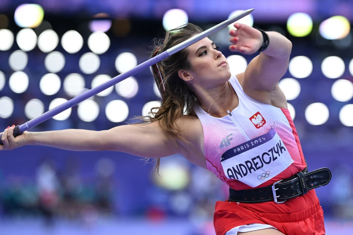 Maria Andrejczyk nie powtórzyła sukcesu sprzed trzech lat w Tokio, gdzie zdobyła srebrny medal olimpijski w rzucie oszczepem. Polka w sobotnim finale igrzysk w Paryżu zajęła dopiero ósme miejsce. Złoty medal zdobyła Japonka Haruka Kitaguchi.
