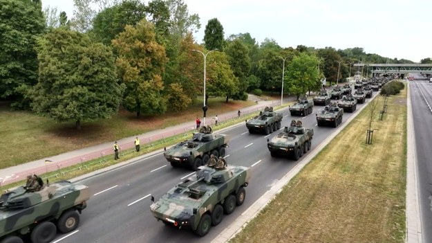 2500 żołnierzy naszych sił zbrojnych i niemal 100 sojuszniczych. Do tego Rosomaki, HIMARS-y, Patrioty czy koreańskie haubice K9. Wielka defilada z okazji święta wojska polskiego w najbliższy czwartek, ale próby zaczęły się dużo wcześniej. Tę dzisiejszą obserwowała dla ''Wydarzeń'' Monika Miller.