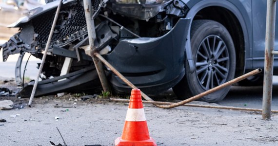 Trzy osoby zostały zabrane do szpitali po zderzeniu czterech samochodów na kujawsko-pomorskim odcinku autostrady A1. Jedno z aut stanęło w płomieniach.