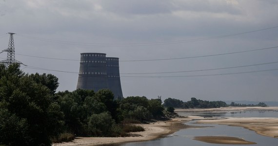 Prezydent Ukrainy Władimir Zełenski poinformował na Telegramie, że Rosjanie wzniecili pożar w chłodni kominowej Zaporoskiej Elektrowni Atomowej w Enerhodarze na południu kraju. Rosjanie twierdzą, że to wina Ukraińców.