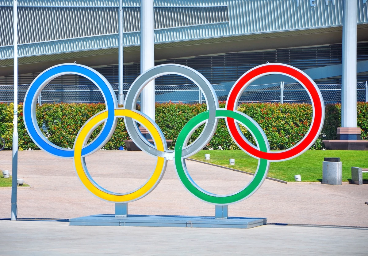 Ceremonia otwarcia zimowych igrzysk olimpijskich 2026 w Mediolanie-Cortinie d'Ampezzo powróci do tradycyjnego formatu i odbędzie się na stadionie San Siro - potwierdził oficjalnie szef komitetu organizacyjnego Andrea Varnier.
