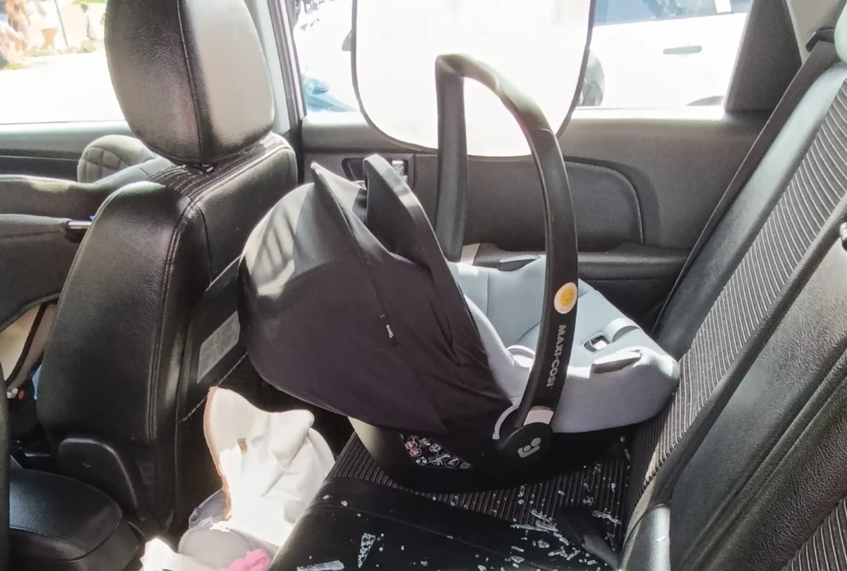 Słowaccy policjanci uratowali dwuletniego chłopca z nagrzanego auta. Jego rodzice, Polacy, zostawili go na parkingu przed obiektem noclegowym. Sytuacja wydarzyła się w mieście Namiestów, niedaleko granicy z Polską.