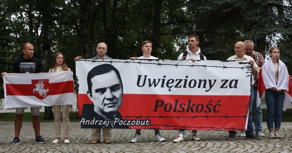 Więziony przez reżim Łukaszenki dziennikarz Andrzej Poczobut jeszcze w kwietniu zgodził się na opuszczenie Białorusi – ujawnia w Rzeczpospolitej Andżelika Borys.  "Wyglądał bardzo źle" – mówiła szefowa nieuznawanego przez reżim Związku Polaków na Białorusi, która spotkała się z Poczobutem.