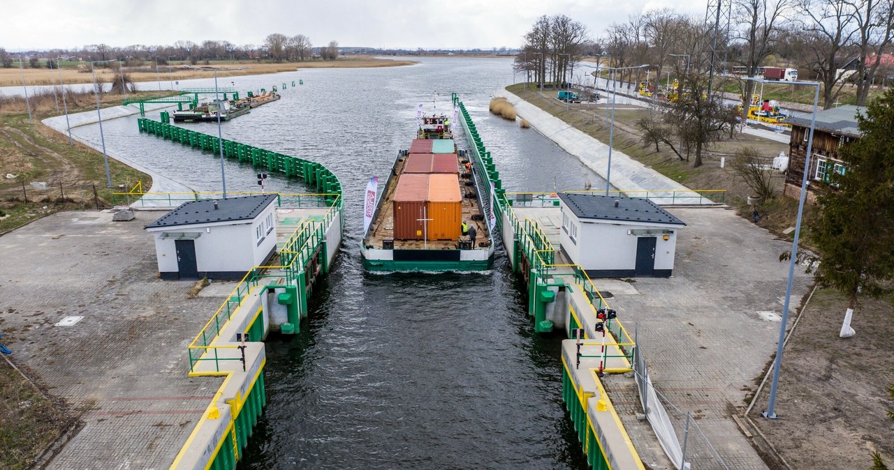 Ministerstwo, Infrastruktury, chce, rozwijać, transport, rzeczny, Polsce, Stanowisko, resortu, sprawie, znacząco, odbiega, opini Nieopłacalny, zabija nasze rzeki. W rządzie rozgorzał spór o transport