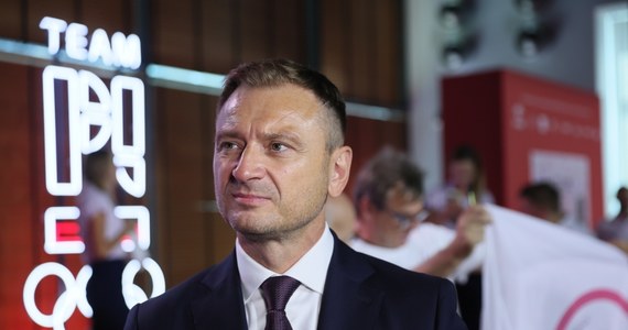 Minister sportu Sławomir Nitras wystosował pismo do prezesa Polskiego Komitetu Olimpijskiego Radosława Piesiewicza, w którym prosi o przekazanie dokumentacji dotyczącej m.in. składu delegacji poszczególnych związków w igrzyskach olimpijskich w Paryżu czy terminów i miejsc zakwaterowania poszczególnych osób współpracujących. Sprawa ma dla ministra charakter priorytetowy.