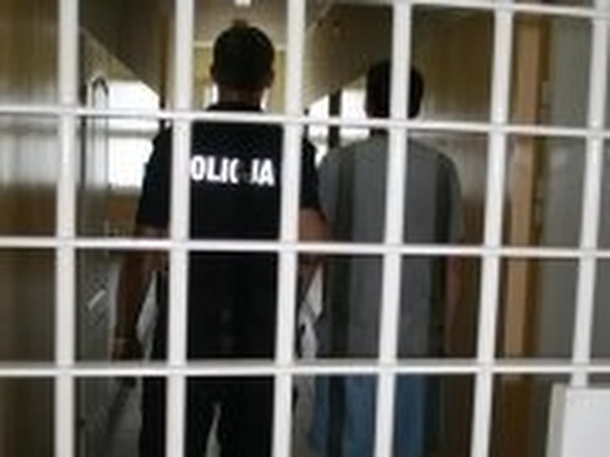 Jeden adres, trzy zatrzymania. Rodzinę ukrywającą się przed polskim i niemieckim wymiarem sprawiedliwości zatrzymali policjanci ze Szczecina. Funkcjonariusze z Niebuszewa ujęli poszukiwaną parę i ich ciotkę.