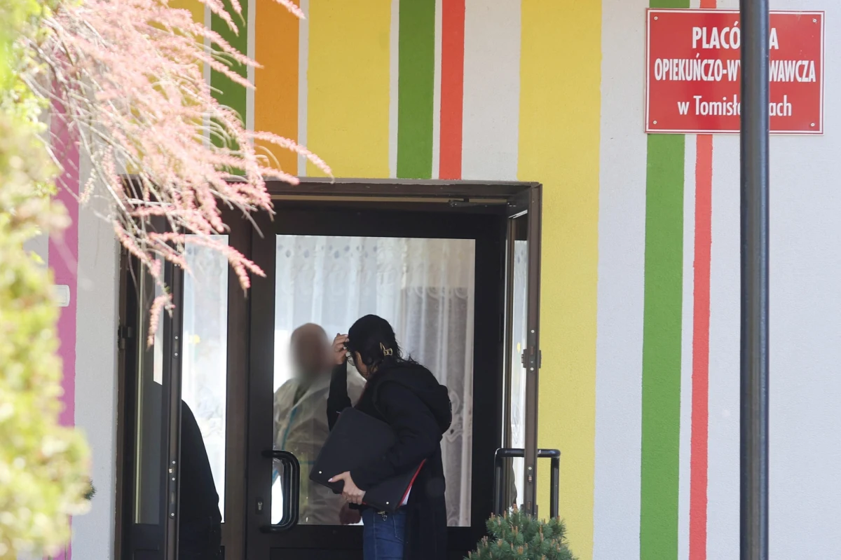 Prokuratura w Sieradzu skierowała akt oskarżenia przeciwko Danielowi M., który w maju 2023 r. w domu dziecka w Tomisławicach (Łódzkie) zabił nożem 16-letnią Oliwię, a następnie zaatakował 4 innych podopiecznych placówki i wychowawczynię. Oskarżonemu grozi dożywocie.