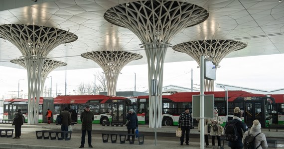 Prokuratura Okręgowa w Lublinie wszczęła śledztwo w sprawie nieprawidłowości przy budowie dworca metropolitalnego w Lublinie. Według Centralnego Biura Antykorupcyjnego na skutek niewłaściwego nadzoru nad budową gmina straciła 7,5 mln zł.

