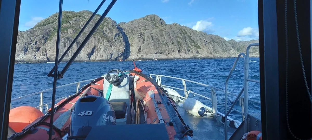 27-letni Polak zginął w wypadku podczas zwiedzania słynnych skał Brufjellhålene w Flekkefjord w Norwegii. Mężczyzna prawdopodobnie poślizgnął się na mokrej nawierzchni, wpadł do morza i utonął. 