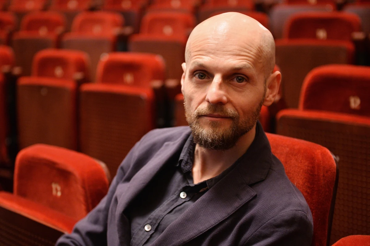 Moskiewski sąd skazał zaocznie reżysera i dramatopisarza Iwana Wyrypajewa na 7,5 roku więzienia za rozpowszechnianie "nieprawdziwych informacji" na temat armii rosyjskiej. W wyroku pierwszej instancji, uchylonym ze względu na błędy proceduralne, artystę skazano na 8 lat. "Mówiąc ironicznie, w jakimś sensie to jest zwycięstwo" – powiedział Wyrypajew, komentując wyrok.