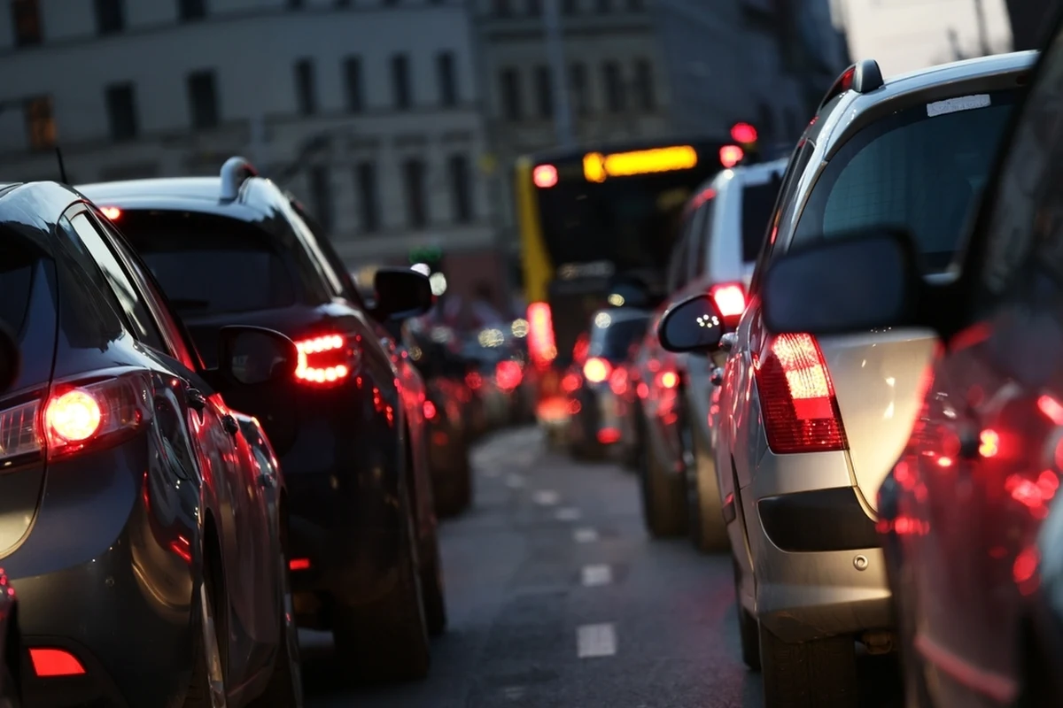 W środę na PGE Narodowym zwycięzca Ligi Mistrzów - Real Madryt zmierzy się z triumfatorem Ligi Europy - Atalantą Bergamo w walce o Superpuchar UEFA. Mecz rozpocznie się wieczorem, o godzinie 21:00, ale zmiany w ruchu drogowym i kursowaniu komunikacji miejskiej zostaną wprowadzone już od rana.