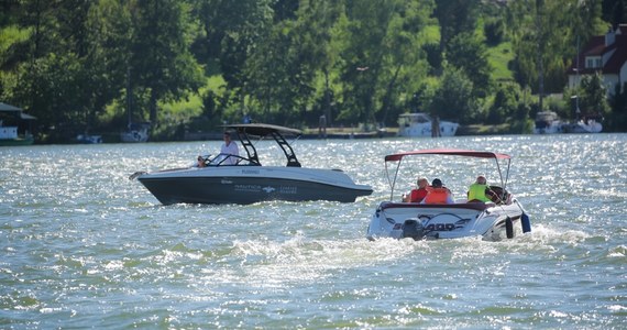 Zdecydowana większość obiektów noclegowych podczas długiego weekendu na Mazurach jest już wyprzedana. Planując wypoczynek last minute, można jeszcze szukać wolnych jachtów czy houseboatów.