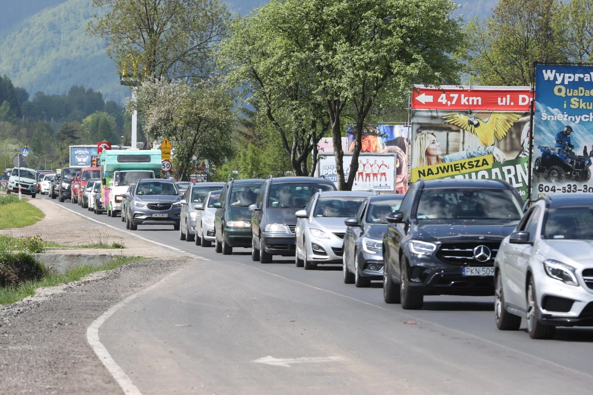 Padł kolejny rekord liczby samochodów, jakie przejechały w ciągu jednego dnia przez tunel pod Luboniem Małym na zakopiance. To ponad 44 tysiące pojazdów, ale i ten rekord może w najbliższych dnia zostać pobity.