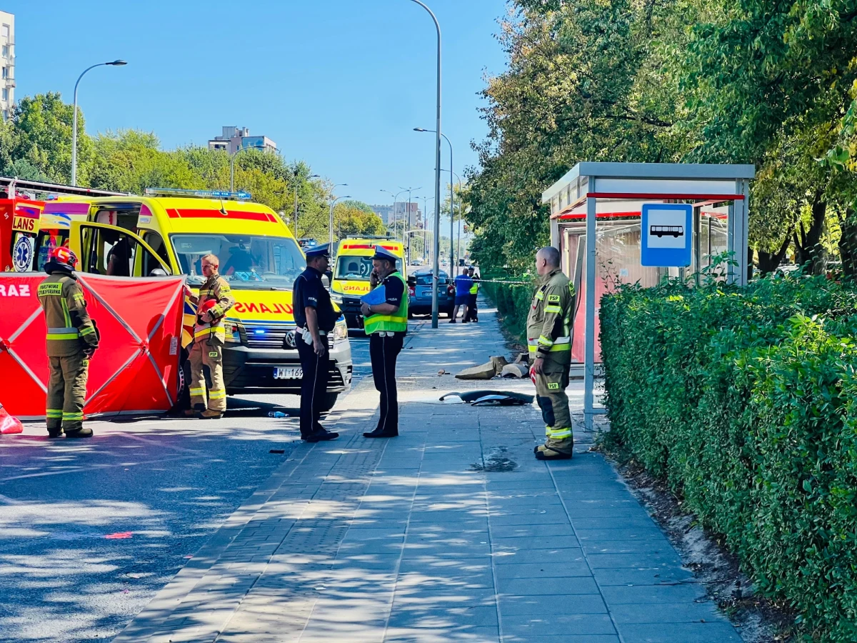Dziś ma być przesłuchany kierowca, który wczoraj w Warszawie potrącił pieszą na pasach, a później wjechał w przystanek autobusowy. Na miejscu zginęła kobieta, a druga zmarła w szpitalu. 8 osób zostało rannych, wśród nich 3,5-letnie dziecko.