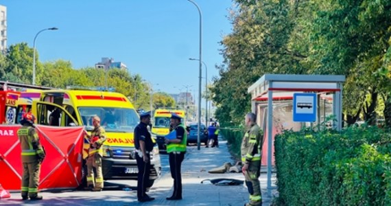 Dziś ma być przesłuchany kierowca, który wczoraj w Warszawie potrącił pieszą na pasach, a później wjechał w przystanek autobusowy. Na miejscu zginęła kobieta, a druga zmarła w szpitalu. 8 osób zostało rannych, wśród nich 3,5-letnie dziecko.