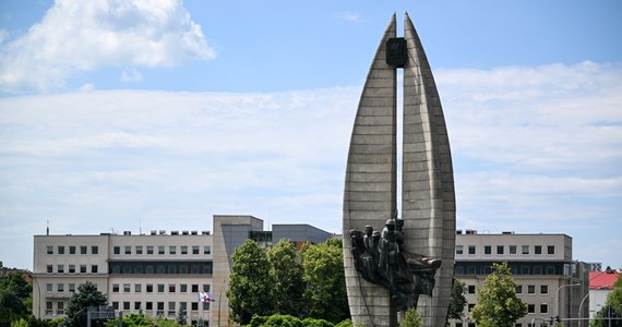 Sześć lat - dokładnie tyle trzeba było czekać na decyzję o wpisaniu kultowego Pomnika Czynu Rewolucyjnego w Rzeszowie do rejestru rzeźby monumentalnej. Słynny symbol stolicy Podkarpacia czeka teraz na remont. 