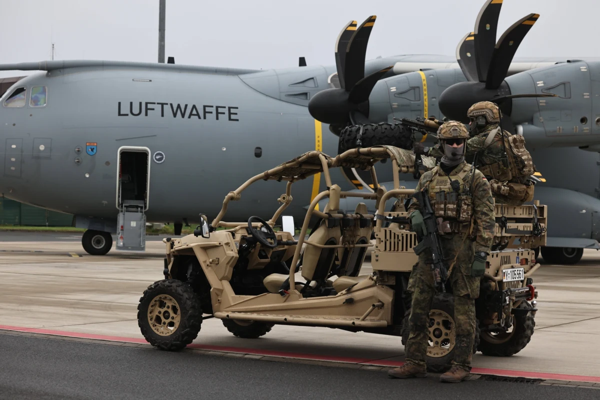 Teren koszarów w niemieckiej Kolonii został zamknięty, a żołnierze dostali zakaz picia wody z kranu. O podejrzeniu sabotażu zapisał "Der Spiegel". Po kilku godzinach „Sueddeutsche Zeitung” podała, że podobny los spotkał lotniczą bazę NATO w Geilenkirchen. Baza nie została jednak zamknięta.