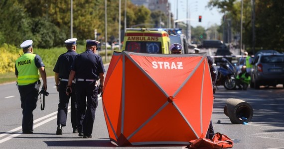 W lutym tego roku odzyskał uprawnienia do prowadzenia pojazdów mechanicznych - tak o kierowcy, który wjechał we wtorek w przystanek przy ulicy Woronicza w Warszawie, mówił dzisiaj rzecznik warszawskiej prokuratury Piotr Skiba. W tragicznym wypadku zginęły dwie osoby, a 8 zostało rannych.