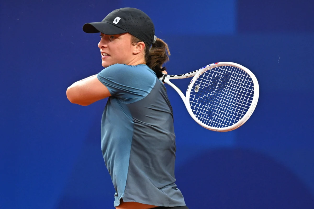 Iga Świątek pokonała Francuzkę Varvarę Grachevą 6:0, 6:7 (8-10), 6:2 w 2. rundzie turnieju tenisistek WTA 1000 na twardych kortach w Cincinnati. Z kolei w 1. rundzie Magdalena Fręch wygrała z Czeszką Marie Bouzkovą 3:6, 6:4, 6:3.