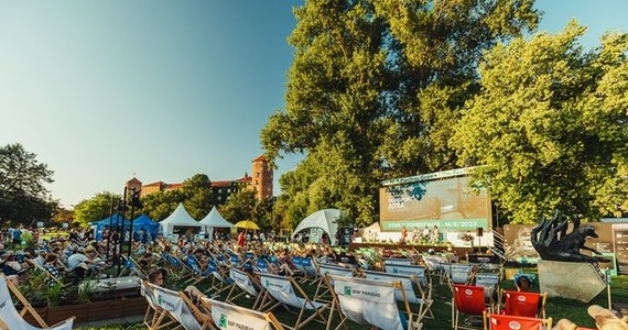 W Krakowie trwa Green Film Festival. Na krakowianki i krakowian czekają pokazy filmów w kinach plenerowych, a także - na bulwarze Czerwieńskim w strefie miejskiej, codziennie do 18 sierpnia od godz. 17.00 do 21.00 - wiele atrakcji, m.in. gra edukacyjna, warsztaty czy bezpłatne kontrole rowerów. BNP Paribas Green Film Festival zakończy się w niedzielę, natomiast w sobotę odbędzie się uroczyste wręczenie nagród wyróżnionym filmowcom. Gala będzie transmitowana na RMF24. 