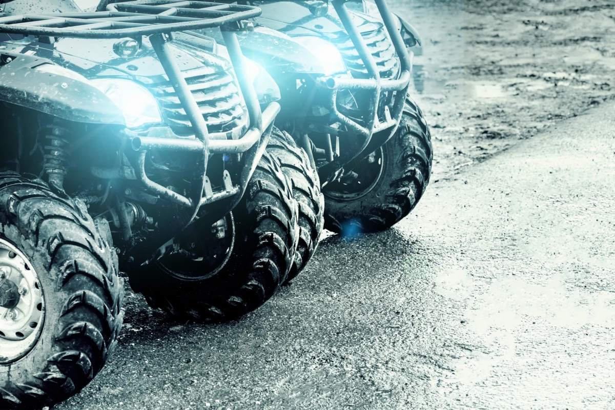 23-letnia mieszkanka Skierniewic zginęła w wypadku na quadzie. Okoliczności tragedii wyjaśnia policja w Giżycku.