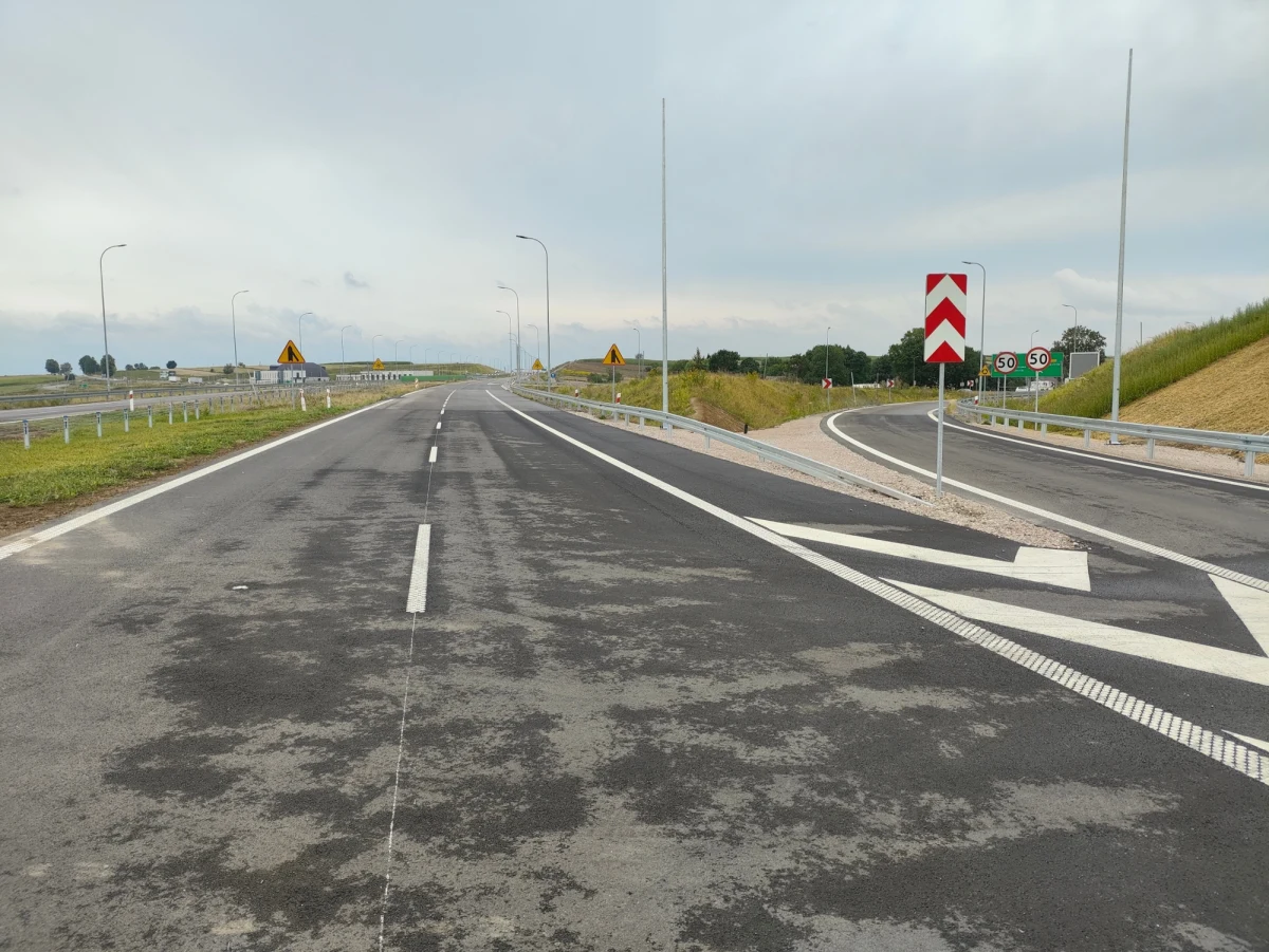 Jeszcze w sierpniu GDDKiA zamierza udostępnić kierowcom 5,3 km odcinka nowej drogi ekspresowej S7 Miechów-Szczepanowice. Pomiędzy Krakowem i granicą z woj. świętokrzyskim pozostanie w budowie jeszcze tylko jeden fragment trasy S7 - między węzłem Widoma i stolicą Małopolski.