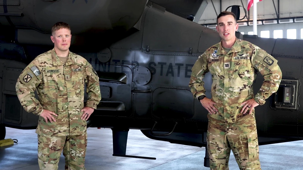 Stany Zjednoczone przyłączają się do celebrowania Święta Wojska Polskiego, zarówno na ziemi, jak i w powietrzu. Amerykańska ambasada w Polsce opublikowała specjalne nagranie z pilotami śmigłowca uderzeniowego Apache, który bierze udział w dzisiejszej defiladzie wojskowej w Warszawie.