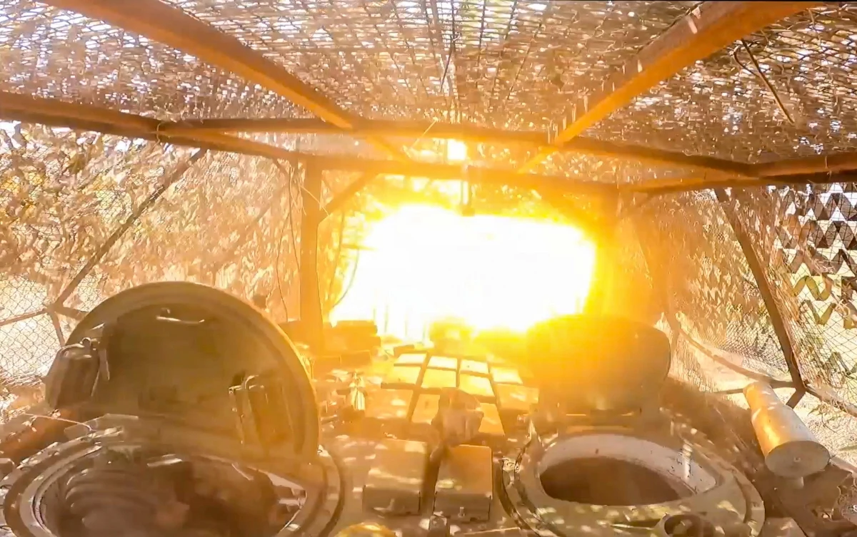 "Ukraińska armia stworzyła własną komendanturę wojskową w zajętej przez nią części obwodu kurskiego w Rosji" - poinformował w czwartek naczelny dowódca Sił Zbrojnych Ukrainy gen. Ołeksandr Syrski. Podkreślił, że siły ukraińskie przesunęły się w ciągu ostatnich kilkunastu godzin o 1,5 km w głąb tego obwodu. Ukraińcy kontrolują obecnie 1150 kilometrów kwadratowych rosyjskiego terytorium.