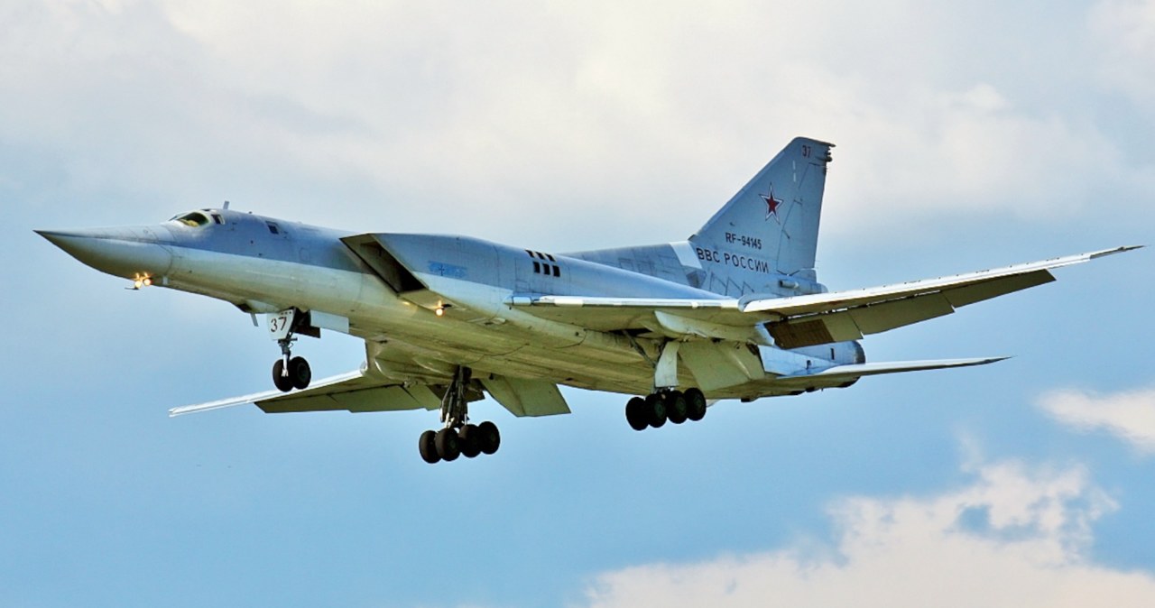Precyzyjny atak drona. Rosyjski bombowiec Tu-22M3 zniszczony