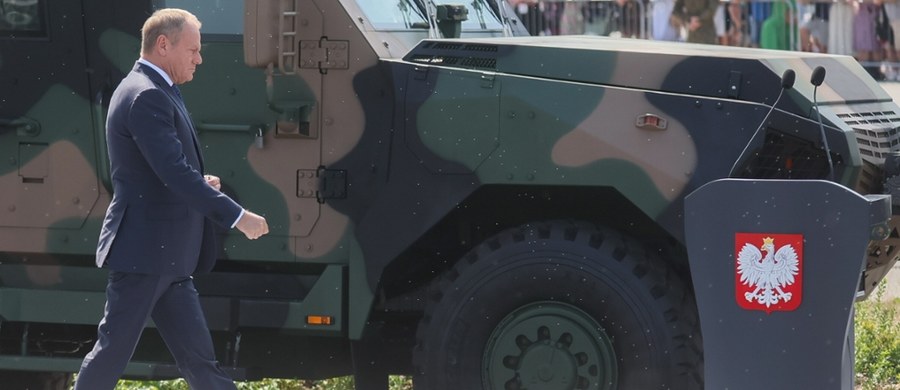 "Cud nad Wisłą będzie zawsze w naszych sercach piękną pamiątką bohaterstwa, poświęcenia, genialnego dowództwa, wielkiego morale narodu, ale powinien być swoistą przestrogą dla dziś, i w przyszłości rządzących"- powiedział premier Donald Tusk podczas obchodów Święta Wojska Polskiego. Jak zaznaczył: "robimy razem wspólnie każdego dnia wszystko, by Polska, polskie wojsko, Polki i Polacy nie musieli już nigdy liczyć w przyszłości na cud".
