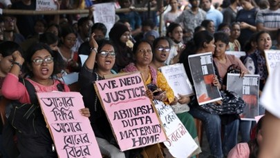 Gigantyczne protesty w Indiach po brutalnym gwałcie i morderstwie lekarki