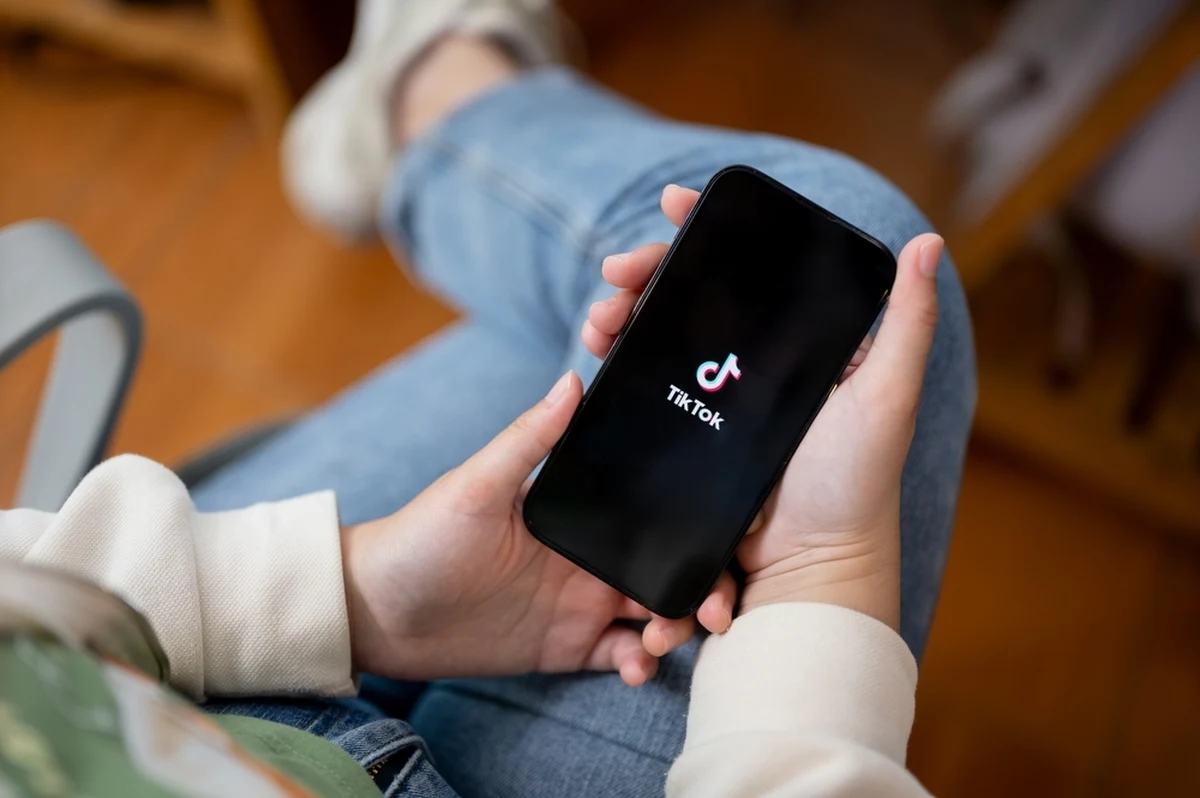 80 - tyle osób zgłosiło się do służby wojskowej w reakcji na kampanię reklamową TikToku i Snapchacie. Na nietypowy pomysł promocji werbunku wpadła niemiecka marynarka wojenna.