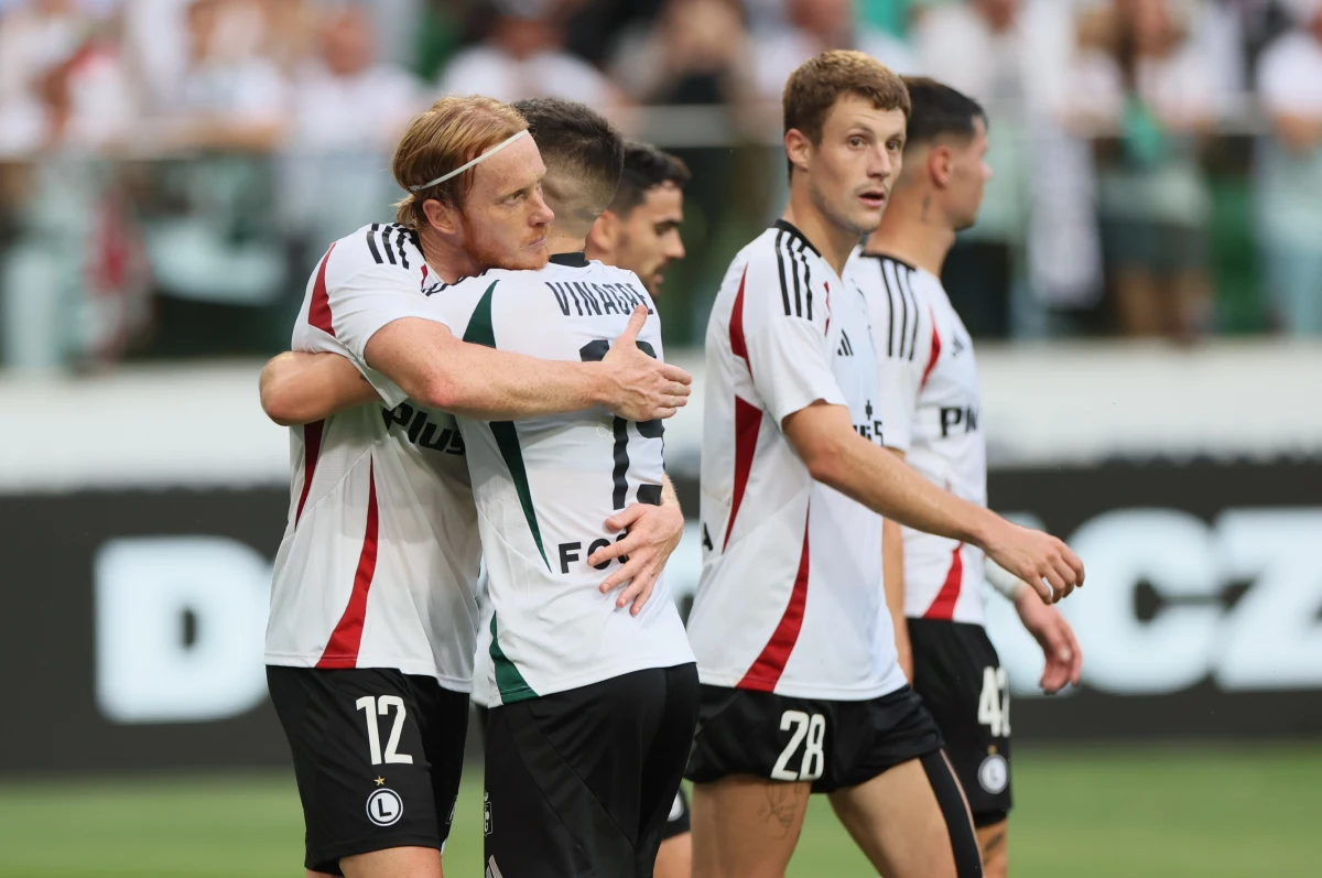 Piłkarze Legii Warszawa zremisowali u siebie z duńskim Broendby IF w trzeciej rundzie eliminacji Ligi Konferencji, ale dzięki zwycięstwu na wyjeździe triumfowali w dwumeczu. Kolejnym rywalem podopiecznych Goncalo Feio będzie Drita Gnjilane z Kosowa.