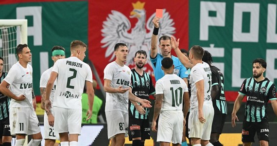 Śląsk Wrocław mimo wczorajszej wygranej ze szwajcarskim St. Gallen 3:2 odpadł z eliminacji Ligi Konferencji Europy. Spotkanie wzbudziło wiele kontrowersji: piłkarze polskiego klubu mają pretensje do chorwackiego sędziego Duje Strukana. Niewykluczone, że złożą protest do UEFA.